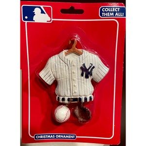 KURT S. ADLER New York Yankees Ornament Jersey w/ Hanging Baseball & Glove - NWT
